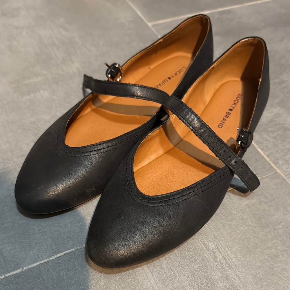 🖤 Lucky Brand Albajane flats